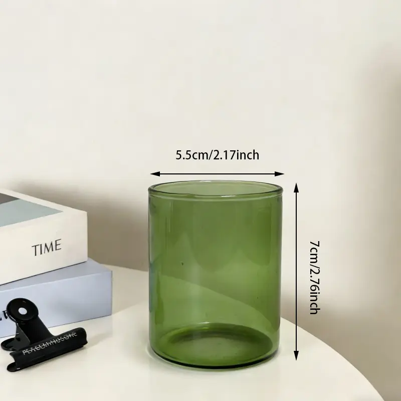 Enfärgade raka tumlare i glas